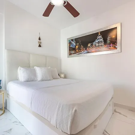 Modern 1 Bedroom Apartment, Steps From The Sea & Downtown Apartment Marbella
