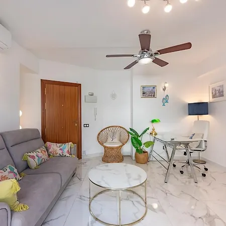 Modern 1 Bedroom Apartment, Steps From The Sea & Downtown Apartment *