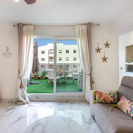 Modern 1 Bedroom Apartment, Steps From The Sea & Downtown Marbella