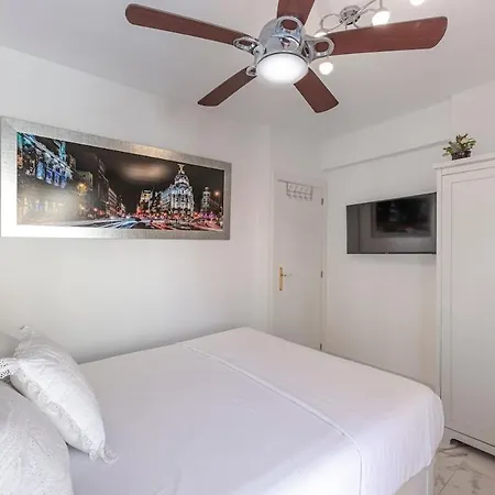 Modern 1 Bedroom Apartment, Steps From The Sea & Downtown * Marbella