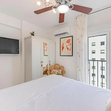 Modern 1 Bedroom Apartment, Steps From The Sea & Downtown