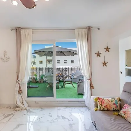 Apartment Modern 1 Bedroom Apartment, Steps From The Sea & Downtown *