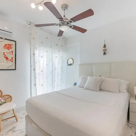 Modern 1 Bedroom Apartment, Steps From The Sea & Downtown *