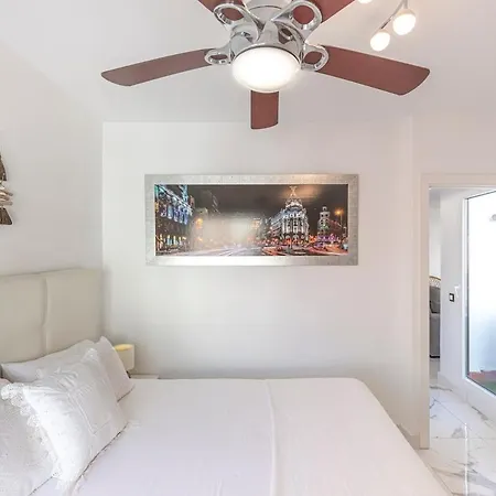 Modern 1 Bedroom Apartment, Steps From The Sea & Downtown * Marbella