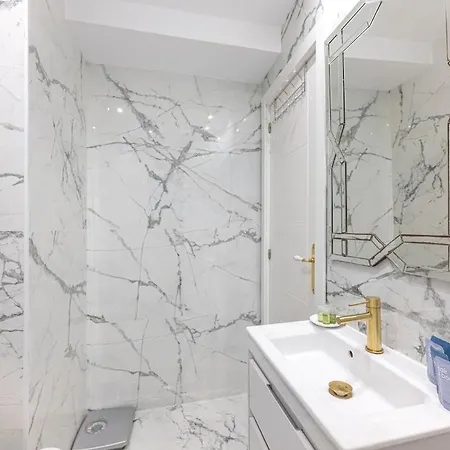 Modern 1 Bedroom Apartment, Steps From The Sea & Downtown
