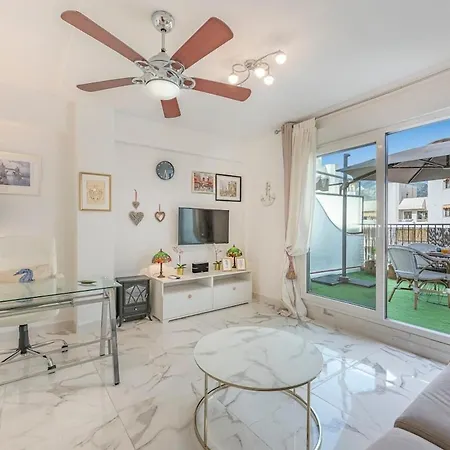 Modern 1 Bedroom Apartment, Steps From The Sea & Downtown Marbella