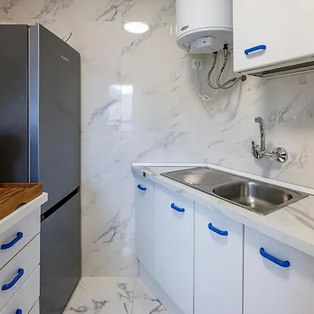 Apartment Modern 1 Bedroom Apartment, Steps From The Sea & Downtown *